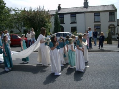 Rose Queen 2004 Hannah Owen and Retinue